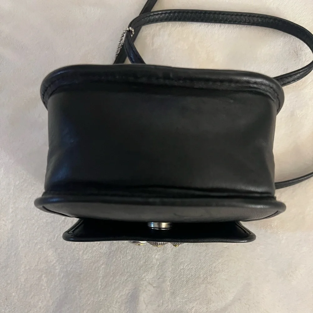 🩷 Brighton One World Leather Mini Crossbody Black Croc-Embossed/ Full leather 🩷